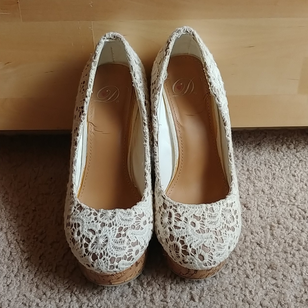 Laced wedges